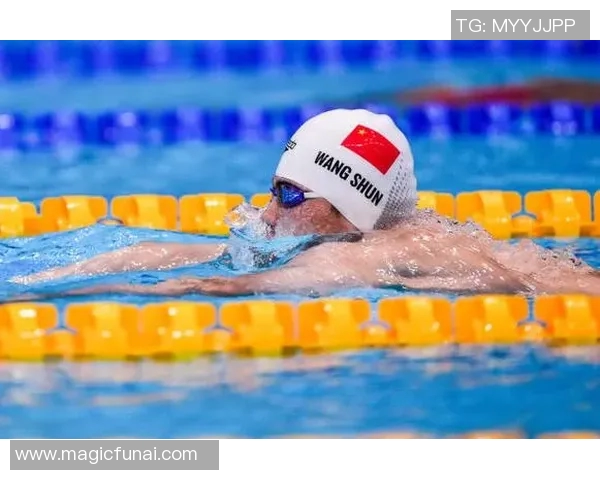 激情四射的游泳赛场,挑战极限的速度与力量,尽显运动员风采 激情四射的游泳赛场,挑战极限的速度与力量,尽显运动员风采